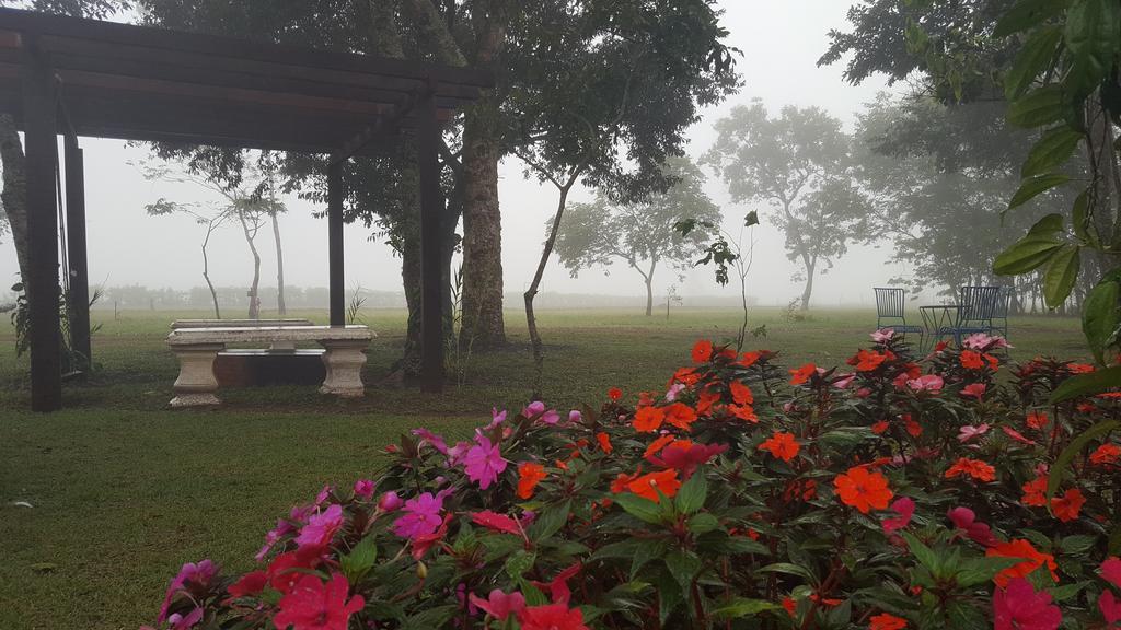 Hotel Bosque Da Neblina Chapada dos Guimarães Exterior foto